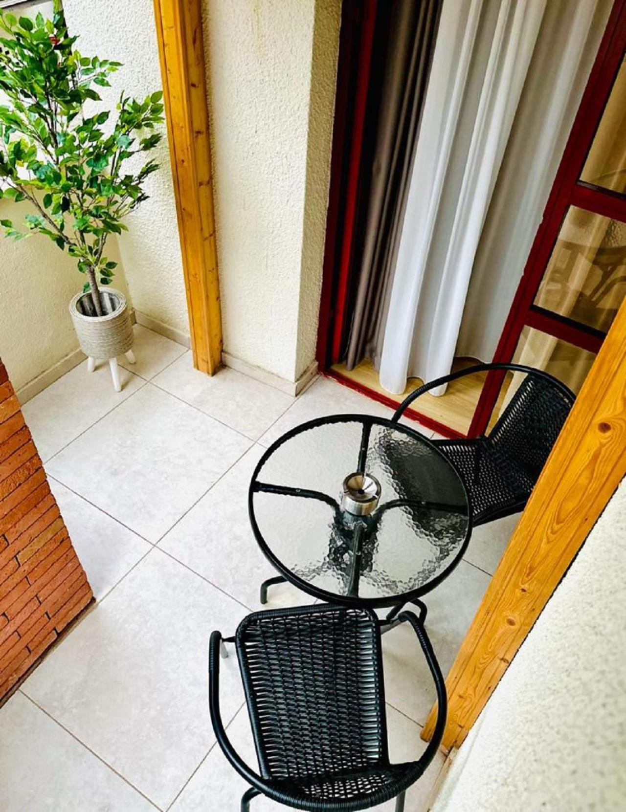 Hotel Well Inn Tbilisi Exterior photo