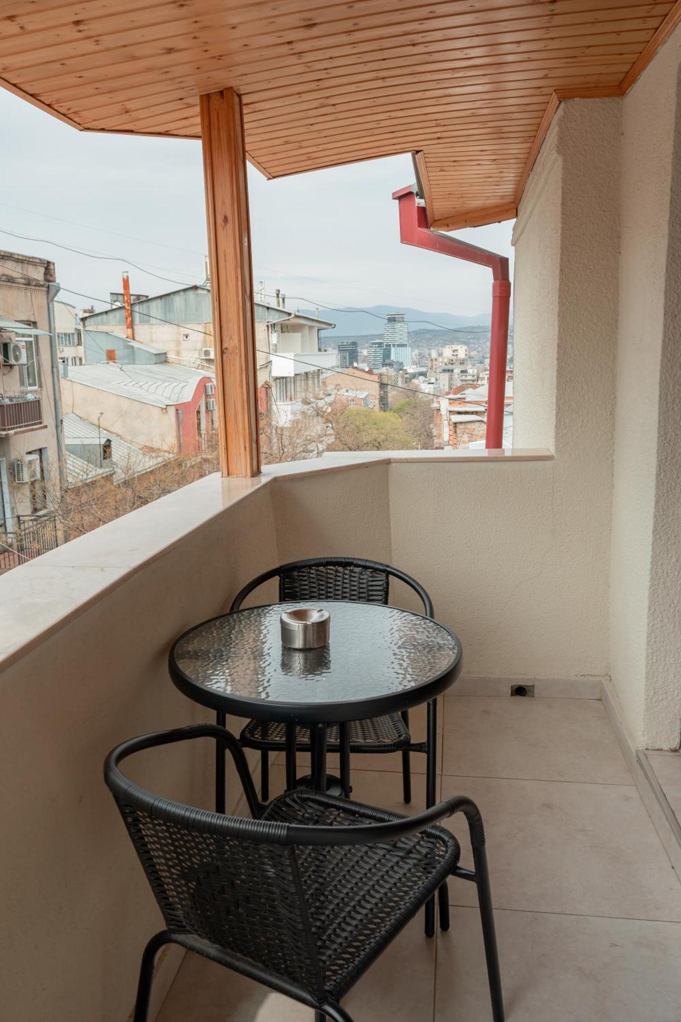 Hotel Well Inn Tbilisi Exterior photo