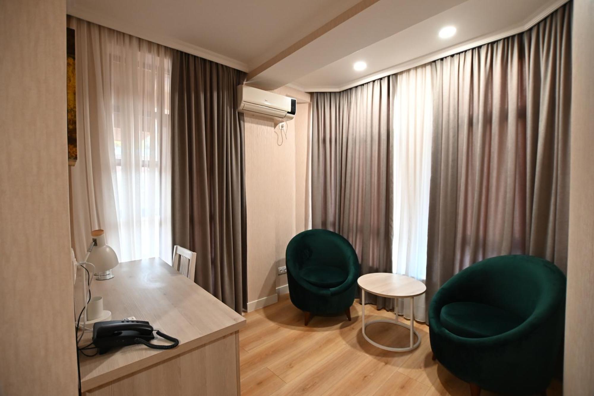 Hotel Well Inn Tbilisi Exterior photo